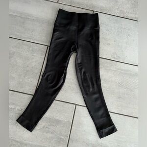 black cropped lululemon leggings